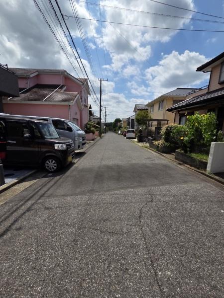 千葉市緑区あすみが丘８丁目・全４区画・１号棟の前面道路含む現地写真画像