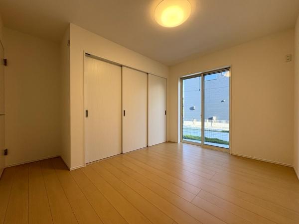 ライフベース 富里市 七栄 全7区画 7号棟の洋室画像