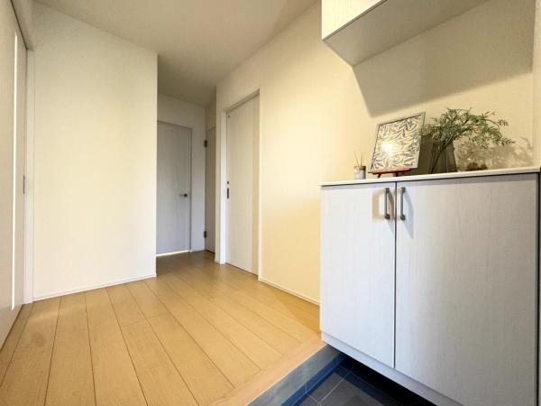 ライフベース 富里市 七栄 全7区画 7号棟の玄関画像