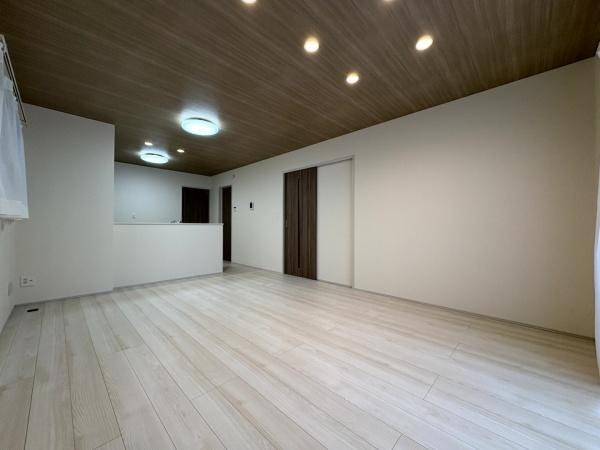 成田市　大袋（おおぶくろ）全３棟　A号棟のリビング画像