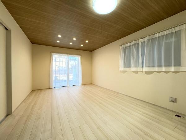 成田市　大袋（おおぶくろ）全３棟　A号棟のリビング画像