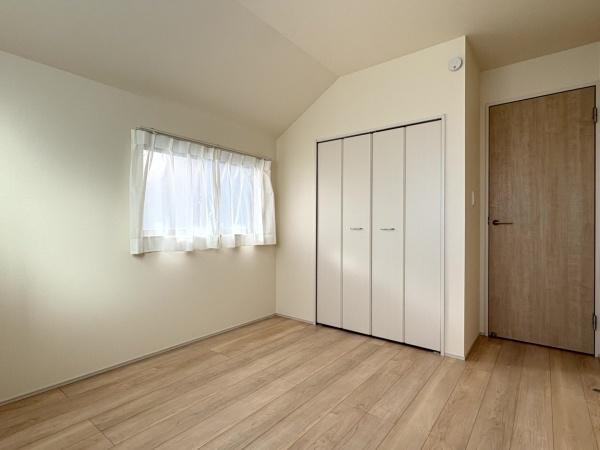 成田市　大袋（おおぶくろ）全３棟　B号棟の洋室画像