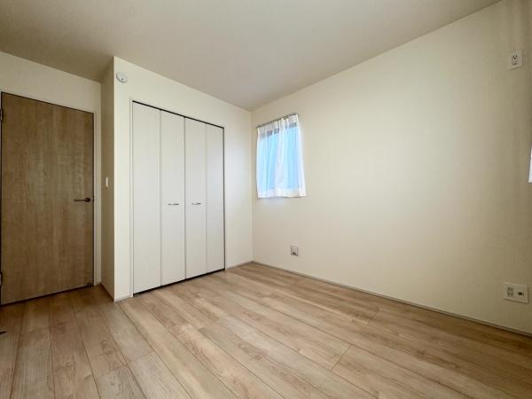 成田市　大袋（おおぶくろ）全３棟　B号棟の洋室画像