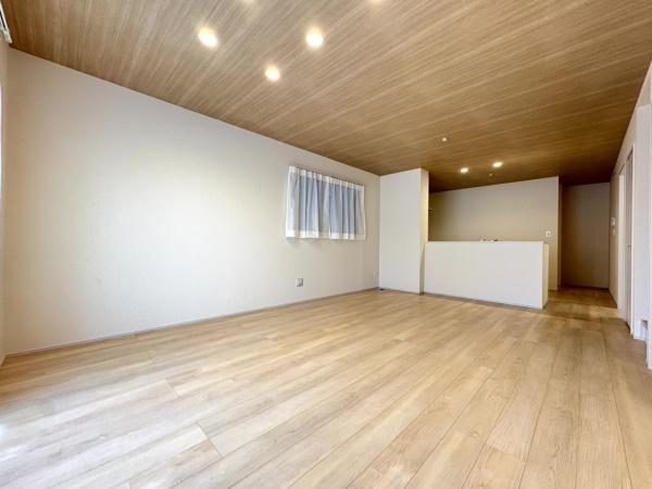 成田市　大袋（おおぶくろ）全３棟　B号棟のリビング画像