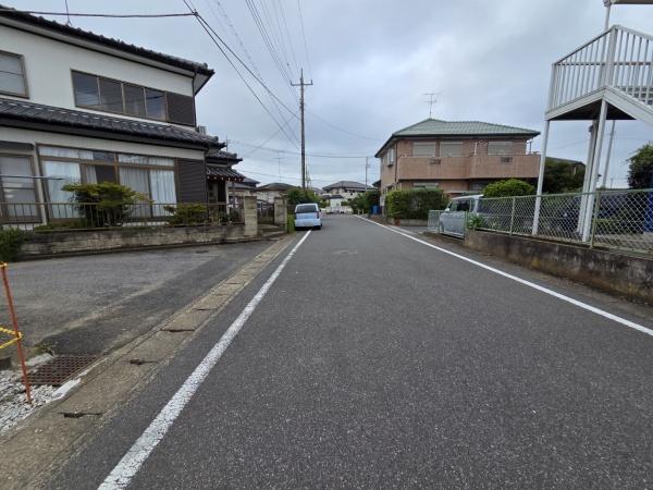 グラファーレ　富里市　七栄　８期　全１棟　１号棟の前面道路含む現地写真画像