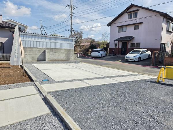 リナージュ　八街市八街に01期　全１棟　１号棟の前面道路含む現地写真画像