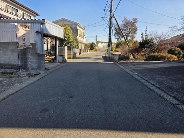リナージュ　八街市八街に01期　全１棟　１号棟の前面道路含む現地写真画像