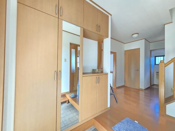 八街市八街はの中古一戸建の玄関画像