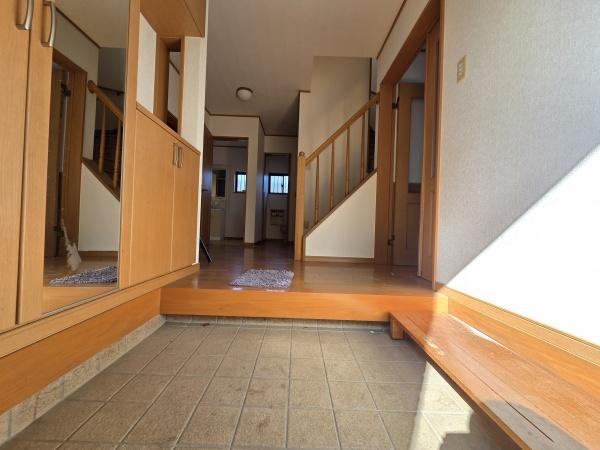 八街市八街はの中古一戸建の玄関画像