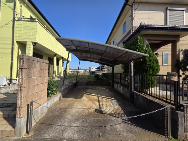八街市八街はの中古一戸建の駐車場画像