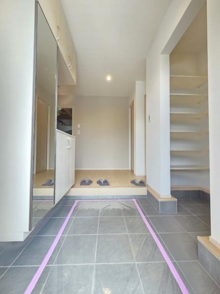 ザ・ドリームフィールド成田75(富里市七栄)1号棟の玄関画像