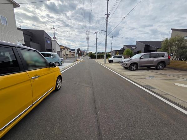 ザ・ドリームフィールド成田75(富里市七栄)1号棟の前面道路含む現地写真画像