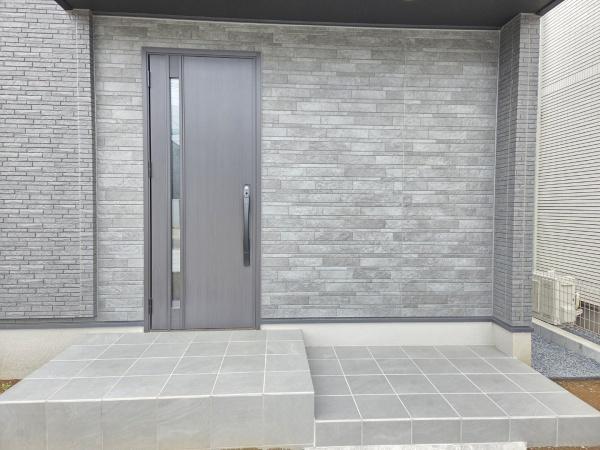 ザ・ドリームフィールド成田75(富里市七栄)1号棟の玄関画像