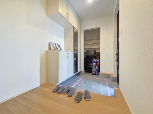 ザ・ドリームフィールド成田75(富里市七栄)4号棟の玄関画像