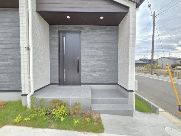 ザ・ドリームフィールド成田75(富里市七栄)4号棟の玄関画像