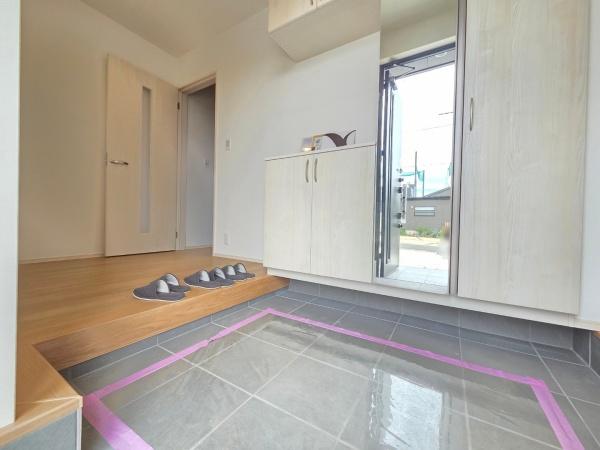 ザ・ドリームフィールド成田75(富里市七栄)4号棟の玄関画像