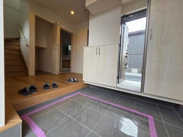 ザ・ドリームフィールド成田75(富里市七栄)6号棟の玄関画像