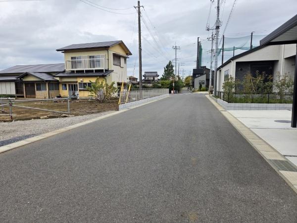 ザ・ドリームフィールド成田75(富里市七栄)6号棟の前面道路含む現地写真画像