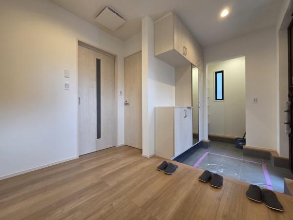 ザ・ドリームフィールド成田75(富里市七栄)6号棟の玄関画像