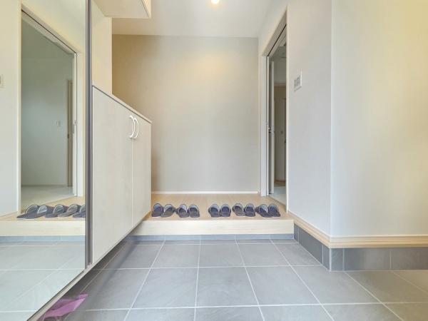 ザ・ドリームフィールド成田75(富里市七栄)13号棟の玄関画像