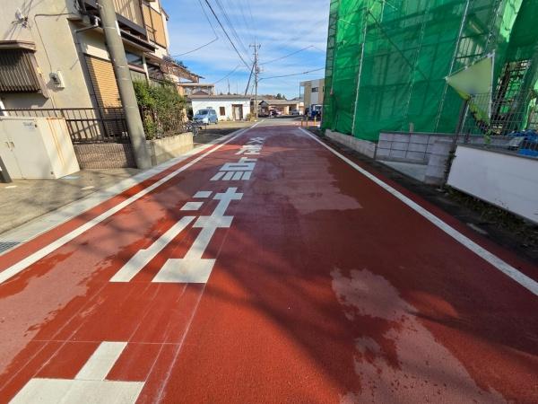 グラファーレ　富里市　御料　全９棟　１号棟の前面道路含む現地写真画像
