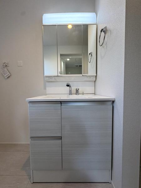 グラファーレ　富里市　御料　全９棟　２号棟の洗面台・洗面所画像