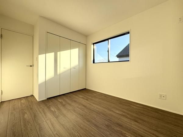 グラファーレ　富里市　御料　全９棟　２号棟の洋室画像