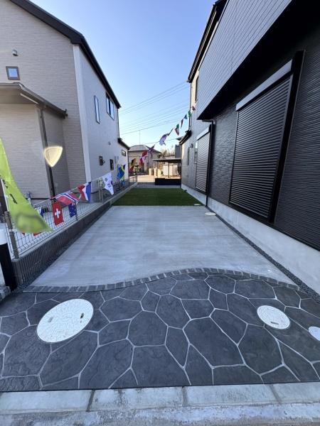 グラファーレ　富里市　御料　全９棟　２号棟の駐車場画像