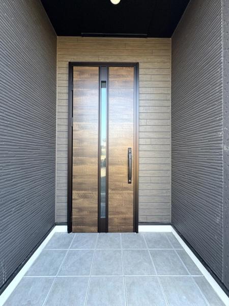 グラファーレ　富里市　御料　全９棟　２号棟の玄関画像