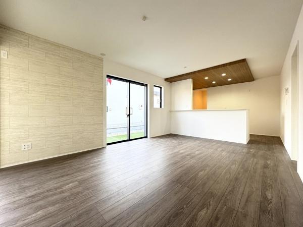 グラファーレ　富里市　御料　全９棟　２号棟のリビング画像