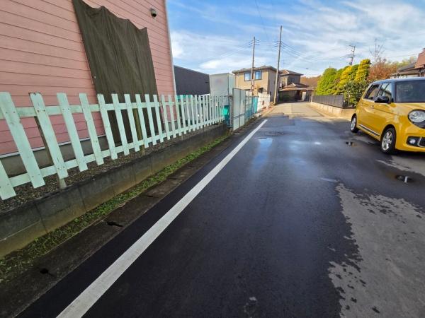 グラファーレ　富里市　御料　全９棟　８号棟の前面道路含む現地写真画像