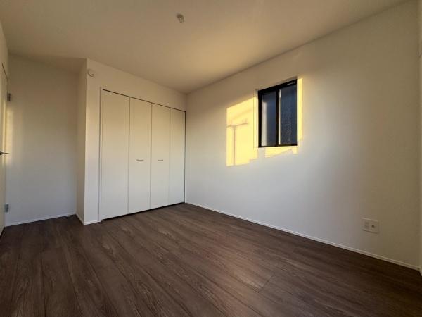 グラファーレ　富里市　御料　全９棟　８号棟の洋室画像