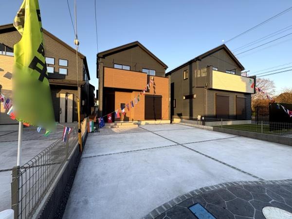 グラファーレ　富里市　御料　全９棟　８号棟の前面道路含む現地写真画像