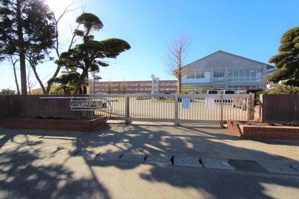 東金市 西福俵(とうがねし にしふくたわら)の小学校画像