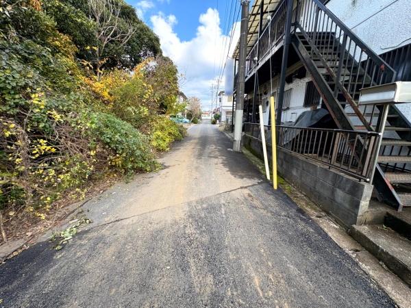 クレイドルガーデン八街市八街ほ・第１５・全２棟・１号棟の前面道路含む現地写真画像