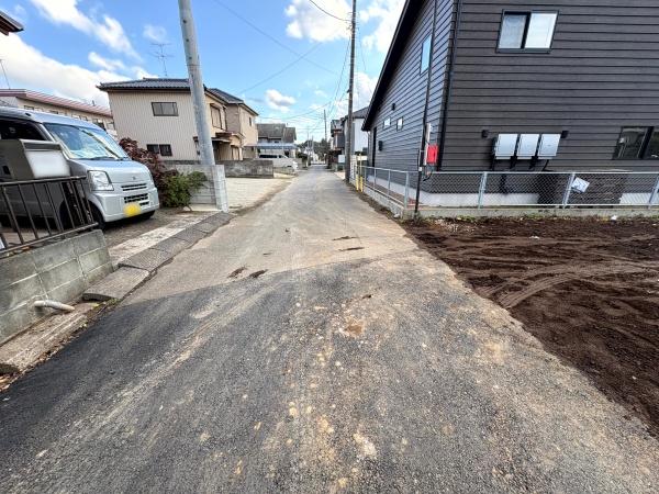 クレイドルガーデン八街市八街ほ・第１５・全２棟・２号棟の前面道路含む現地写真画像