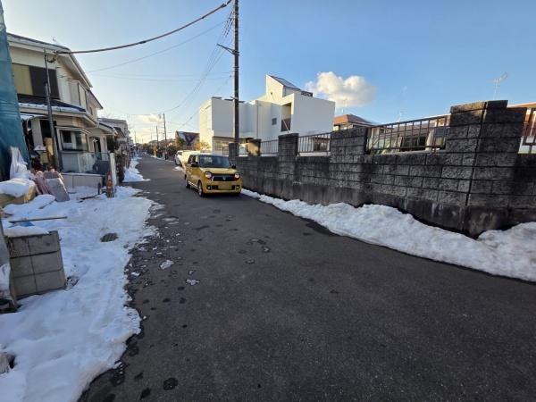 千葉市緑区あすみが丘東2丁目 全2棟 2号棟の前面道路含む現地写真画像