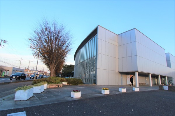 富里市　中沢の図書館画像