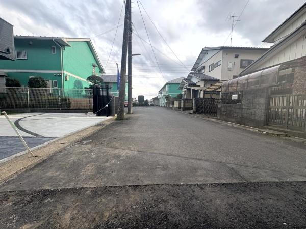 グラファーレ 佐倉市 石川3期 全4棟 3号棟の前面道路含む現地写真画像