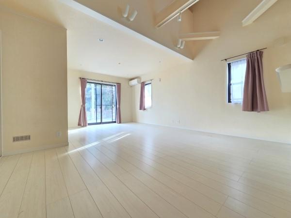 東金市 日吉台1丁目のリビング画像