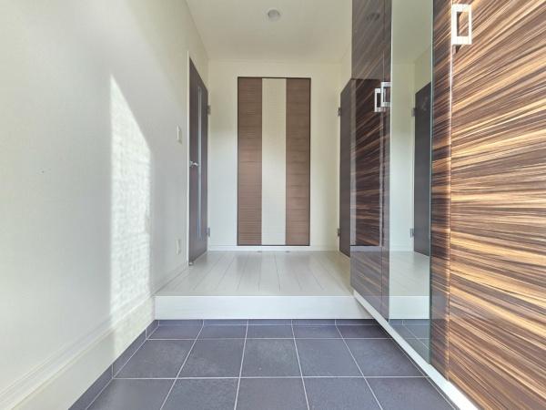 東金市 日吉台1丁目の玄関画像