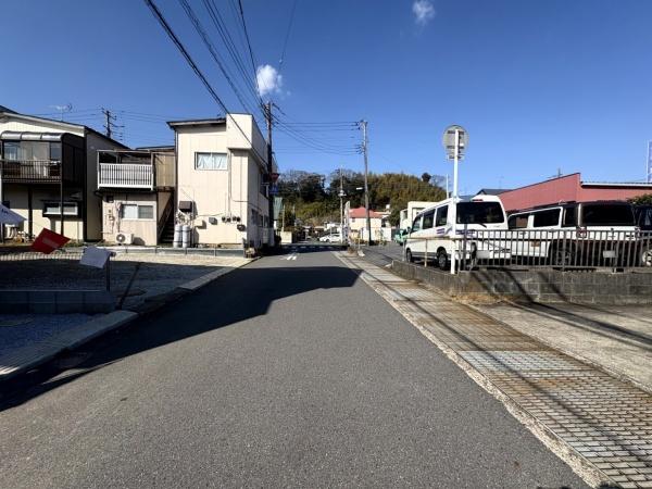 佐倉市　鏑木町（カブラギマチ）１期　全２棟　１号棟の前面道路含む現地写真画像