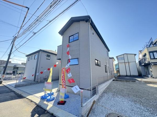 佐倉市　鏑木町（カブラギマチ）１期　全２棟　１号棟の前面道路含む現地写真画像