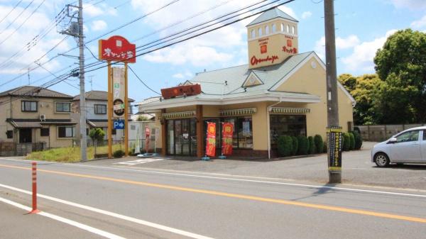 八街市勢田の中古一戸建のショッピング施設画像