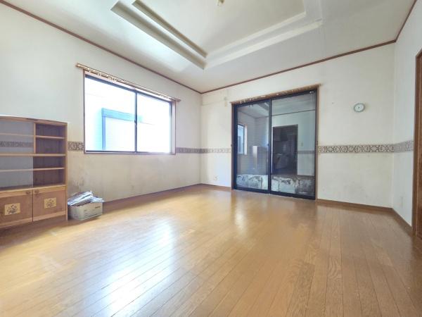 八街市勢田の中古一戸建のリビング画像
