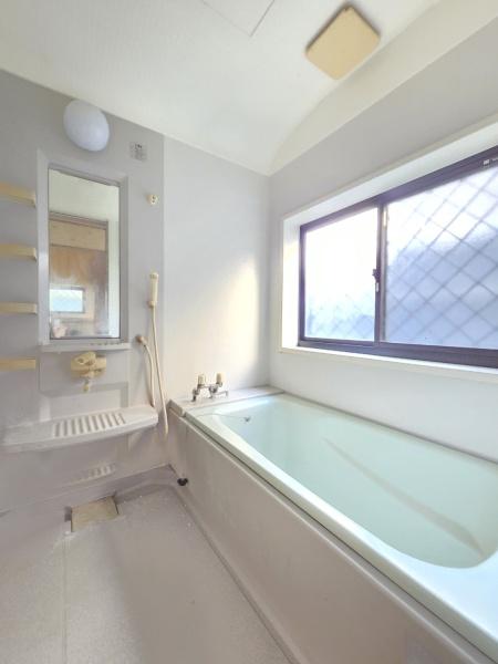 八街市勢田の中古一戸建のバス画像