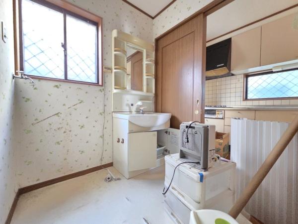 八街市勢田の中古一戸建の洗面台・洗面所画像