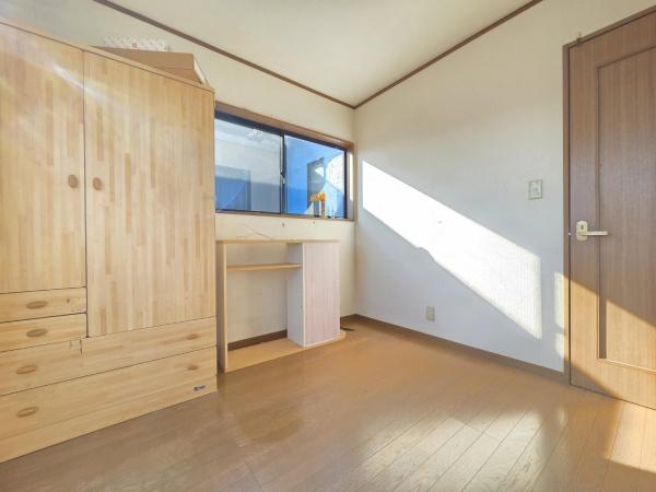 八街市勢田の中古一戸建の洋室画像