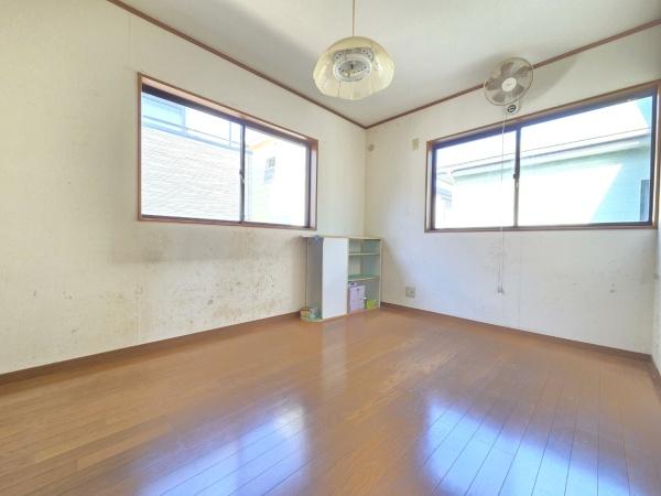 八街市勢田の中古一戸建の洋室画像