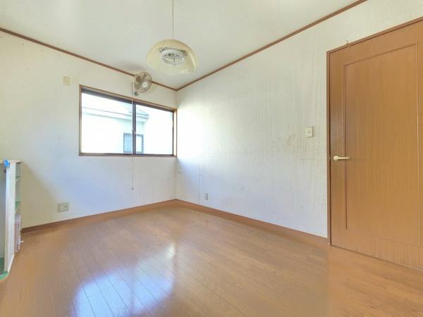 八街市勢田の中古一戸建の洋室画像